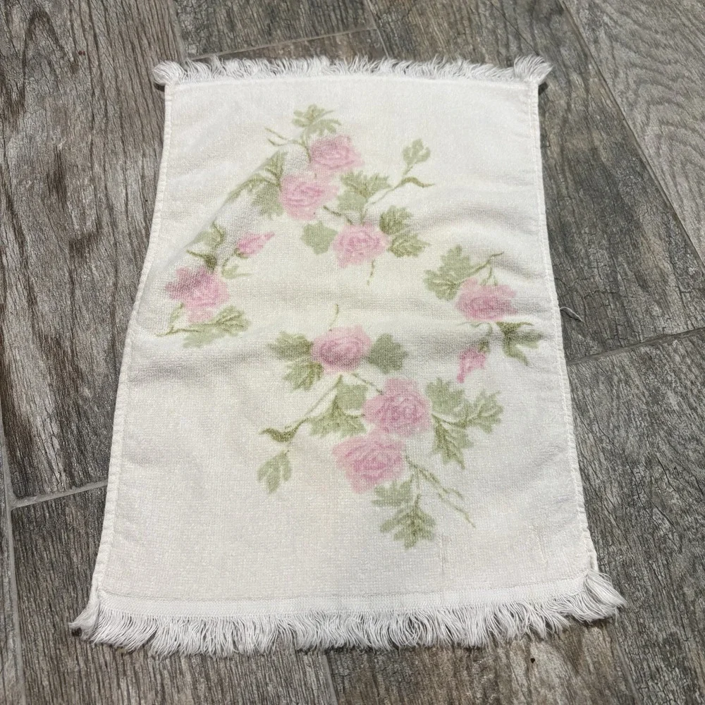 Vtg MCM 1970s Hand Towel Pink & White Roses 100% Cotton Fringe Made USA 11x16